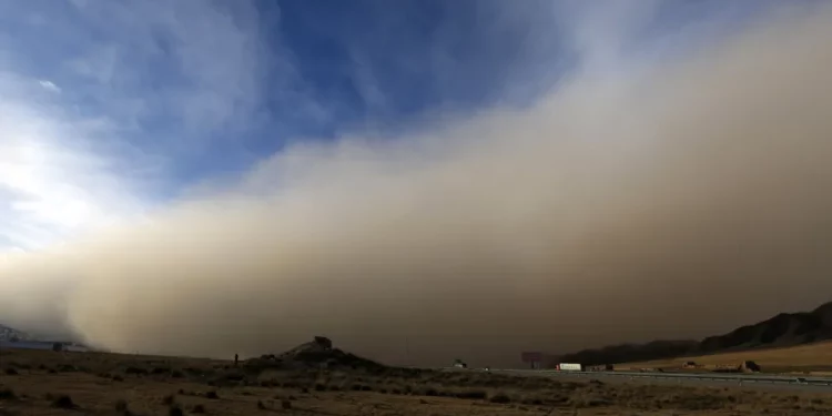 Varias personas muertas tras violento paso de una tormenta de polvo que causó accidente automovilístico masivo en Illinois