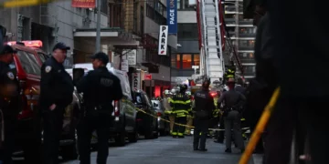 Muro de contención en El Bronx colapsa debido al clima severo obligando a residentes de un edificio a evacuar