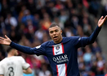 Destrozan a Kylian Mbappé por anotar un gol en el que se aprovechó de la inocencia del equipo rival [Video]