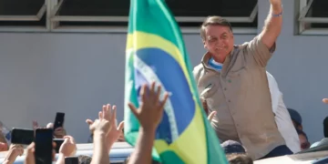 Jair Bolsonaro es recibido por una multitud en su primer acto público tras regresar a Brasil