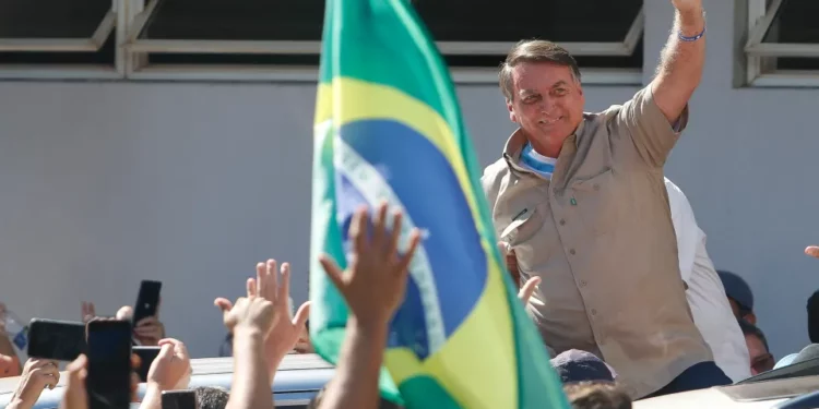 Jair Bolsonaro es recibido por una multitud en su primer acto público tras regresar a Brasil