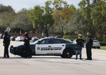 Tiroteo en gasolinera de Florida deja dos muertos; uno de ellos es un menor que compraba helado