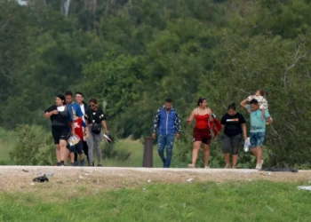 Video de dron evidencia grave crisis migratoria en la frontera: decenas de tiendas de campaña son divisadas a orillas del río Grande por Brownsville, Texas