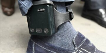 Estados Unidos monitoreará con grillete electrónico a familias detenidas en la frontera