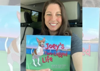 La vida a dos patas de Joey: El perro de RI, protagonista de un nuevo libro infantil
