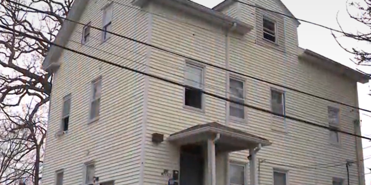 Policía: un informante ayudó a construir el caso del «escondite» en North Providence