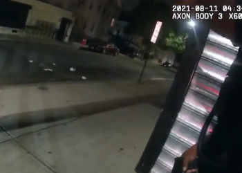El vídeo de la bodycam muestra momentos después de que un oficial de Providence recibiera un disparo