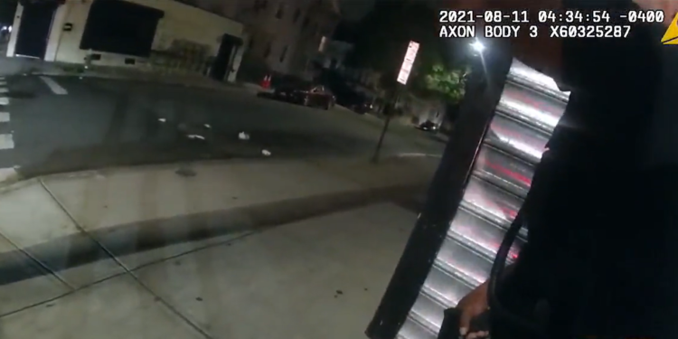 El vídeo de la bodycam muestra momentos después de que un oficial de Providence recibiera un disparo