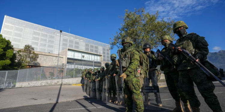 El presidente de Ecuador, Guillermo Lasso, disuelve el Parlamento para evitar su posible destitución