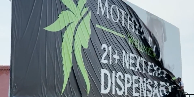 Dispensario de cannabis en Pawtucket ordenado a retirar sus vallas publicitarias