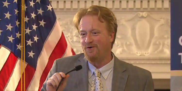 Un profesor de Providence nombrado Profesor del Año de Educación Cívica de RI