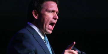 DeSantis lanza la campaña presidencial del Partido Republicano en un anuncio en Twitter plagado de fallos