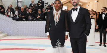Serena Williams reveló que está embarazada con una producción especial de fotos en la Met Gala