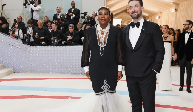 Serena Williams reveló que está embarazada con una producción especial de fotos en la Met Gala