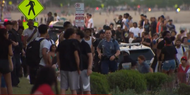 La playa de Massachusetts reabre el Día de los Caídos tras un par de tiroteos