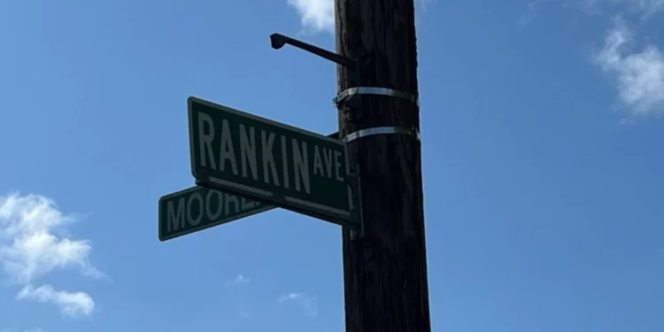 Disparan a una mujer mientras viajaba en coche en Providence