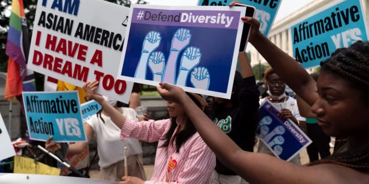 El fallo del Tribunal Supremo sobre la «acción afirmativa» deja a las universidades buscando nuevas formas de promover la diversidad