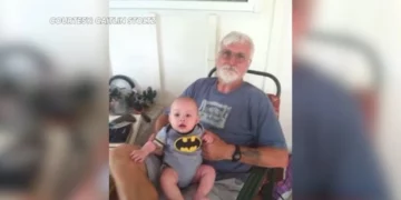 Un abuelo cruza EE.UU. en bicicleta para ayudar a su nieto que necesita un riñón
