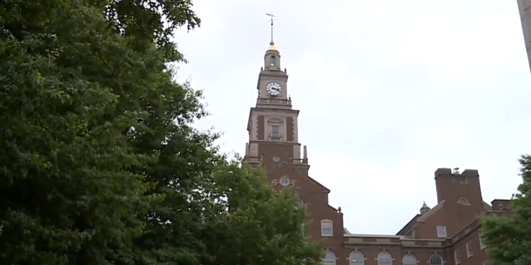 El último testigo sube al estrado en el juicio del sospechoso del tiroteo mortal desde un coche