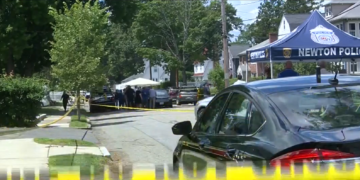 Mueren 3 ancianos apuñalados en una vivienda de Massachusetts