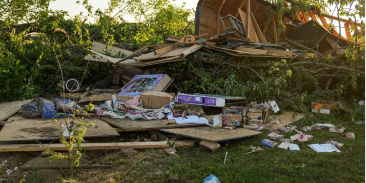 Un tornado y otras inclemencias meteorológicas causan 3 muertos, daños en viviendas y cortes de electricidad en varios estados