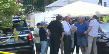 Un hombre es acusado de asesinato en triple homicidio Newton