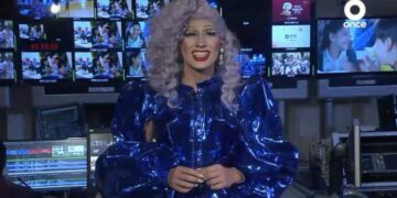 Noticiero en México hace historia al tener primera presentadora Drag