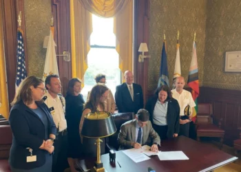 Smiley firma el presupuesto de 583 millones de dólares del Ayuntamiento de Providence
