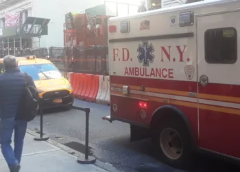 Apuñalaron a portero de edificio cuando evitaba robo a un hombre en silla de ruedas en elegante zona de Nueva York