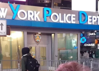 Empleado mató a presunto ratero dentro de tienda CVS en Times Sq: acusación en Nueva York
