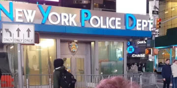 Empleado mató a presunto ratero dentro de tienda CVS en Times Sq: acusación en Nueva York