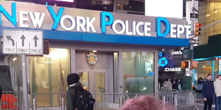 Empleado mató a presunto ratero dentro de tienda CVS en Times Sq: acusación en Nueva York