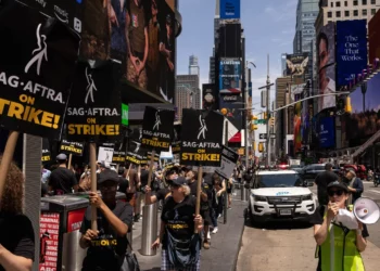 ¿Por qué las celebridades de Hollywood están en huelga? Cuánto ganan los actores y otras cifras clave