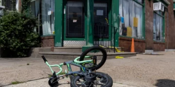 El sospechoso, de 40 años, es acusado de asesinato en el tiroteo masivo de Filadelfia en el que murieron 5 personas