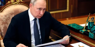 Sudáfrica dice que Putin no asistirá a una cumbre el mes que viene por su orden de detención de la CPI