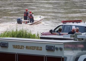 Equipos de rescate salvan a personas inundadas en Kentucky mientras aumenta el número de muertos en el noreste de EE.UU.
