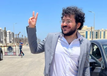 Dos destacadas personalidades egipcias de los derechos humanos salen de prisión tras ser indultadas