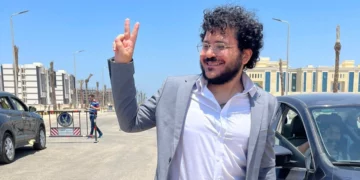 Dos destacadas personalidades egipcias de los derechos humanos salen de prisión tras ser indultadas