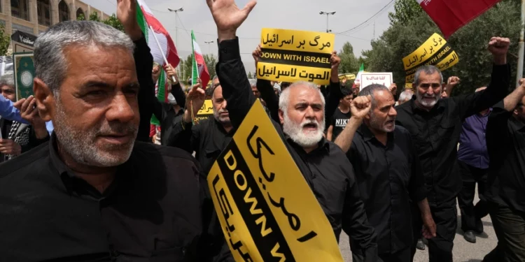 Miles de musulmanes salen a la calle para expresar su indignación por la profanación del Corán en Suecia