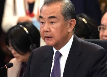 China destituye a su ministro de Asuntos Exteriores, lo que alimenta los rumores de rivalidades en el seno del Partido Comunista.