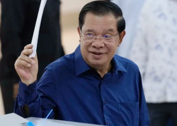 El presidente de Nigeria dice que algunos miembros de la guardia presidencial intentan avanzar contra él