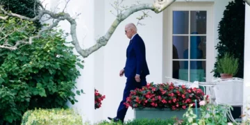 Biden firma una orden destinada a reforzar la protección de las víctimas de agresiones sexuales en el ejército