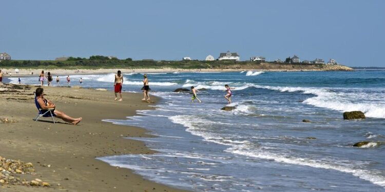 8 playas de RI cerradas al público