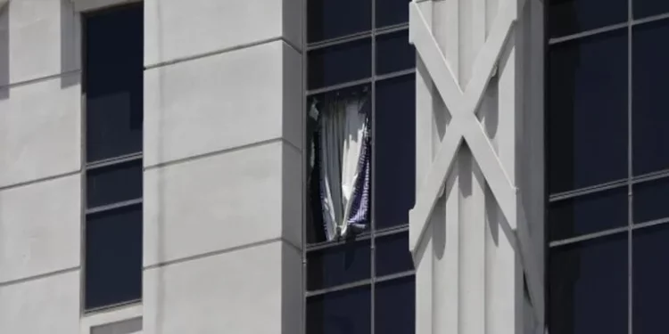 Hombre es arrestado tras presuntamente tener a una mujer de rehén en una habitación del Caesars Palace en Las Vegas