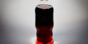 El aspartamo, edulcorante de los refrescos, aparece ahora en la lista de posibles causas de cáncer. Pero sigue considerándose seguro