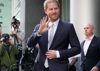 Un juez permite que la demanda por espionaje del príncipe Harry contra el editor del tabloide The Sun vaya a juicio