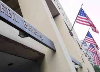 Qué es el “swatting” y cómo el FBI empezará a abordar esta situación en EE.UU.