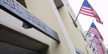 Qué es el “swatting” y cómo el FBI empezará a abordar esta situación en EE.UU.