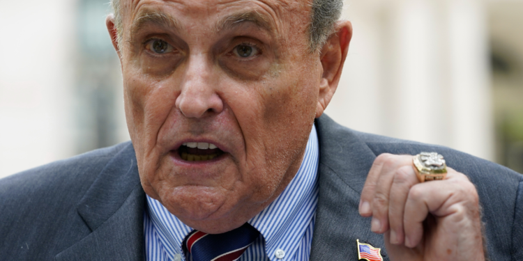 Rudy Giuliani dice que debería ser contratado para encontrar al culpable del caso de la cocaína en la Casa Blanca