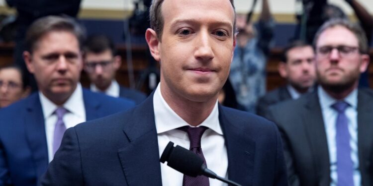 Fiscal general de Florida cita a Mark Zuckerberg a testificar por el uso de redes por traficantes de personas